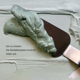 Hinweis: Die Modellierpaste trocknet heller auf