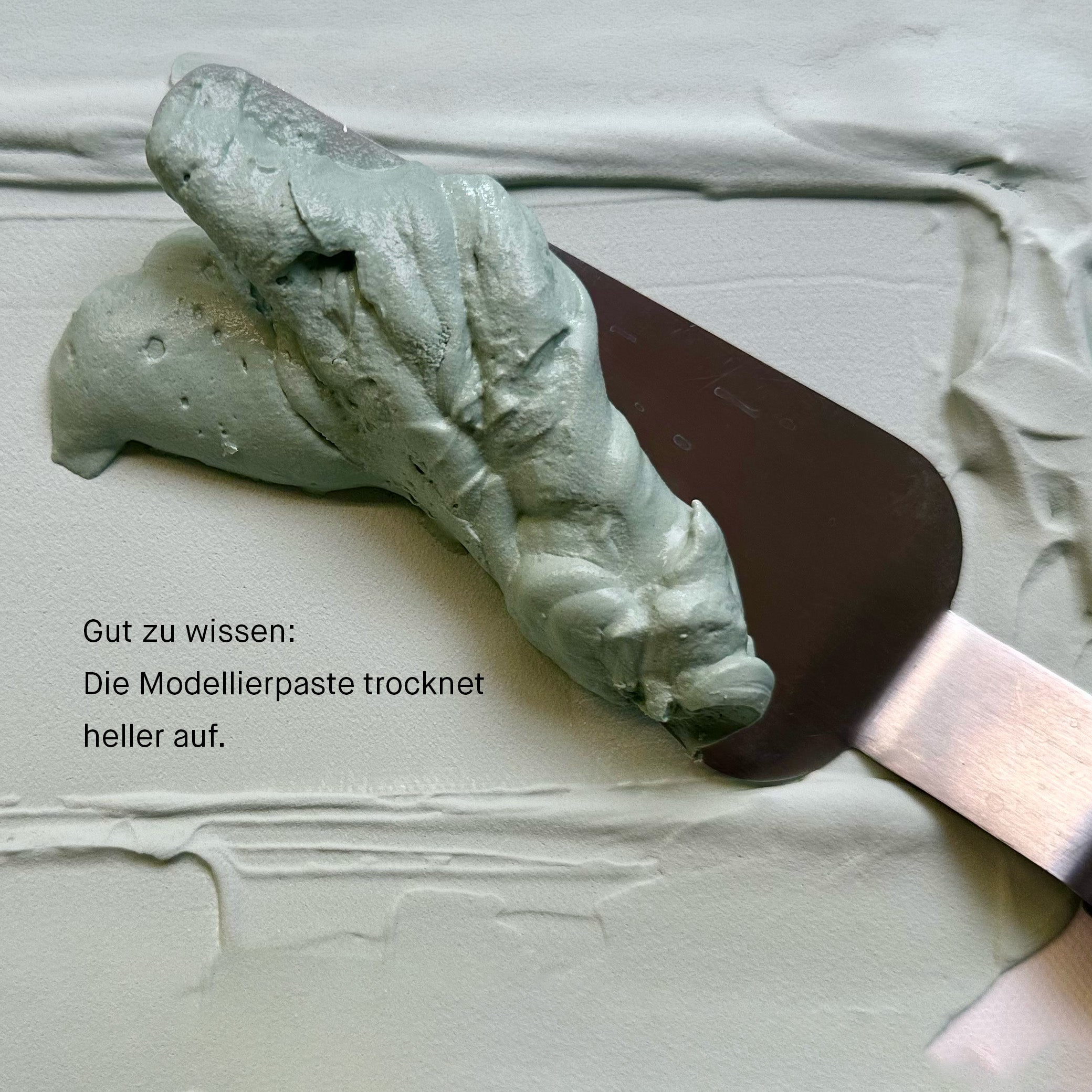 Hinweis: Die Modellierpaste trocknet heller auf